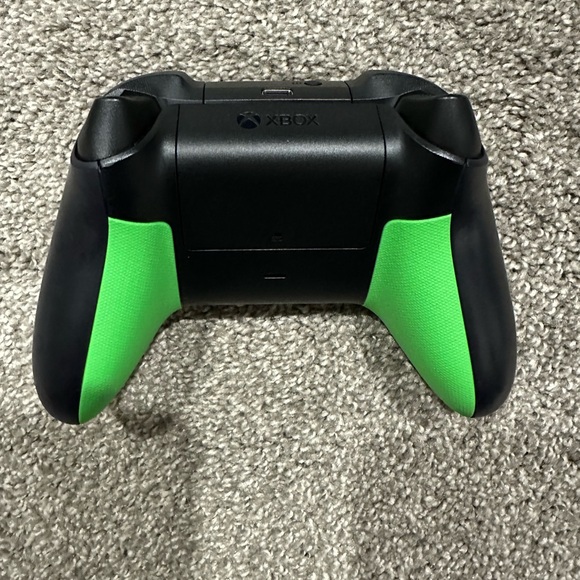Excellent condition xbox series x 20th anniversary controller - Picture 2 of 2